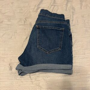 Old navy semi fitted size 6 shorts